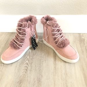 Stevies Girls Pink Suede Fuzzy Hightop Shoes Size1